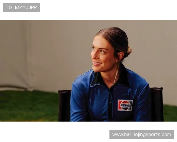 银白色头发足球明星展现非凡魅力与独特个性引领潮流风尚